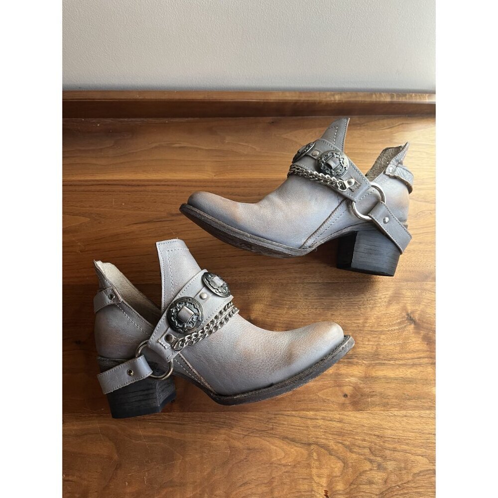 Freebird NEW Mystic Gray Leather Harness Ankle Boots Chain & Concho Sz 9 - Picture 3 of 11